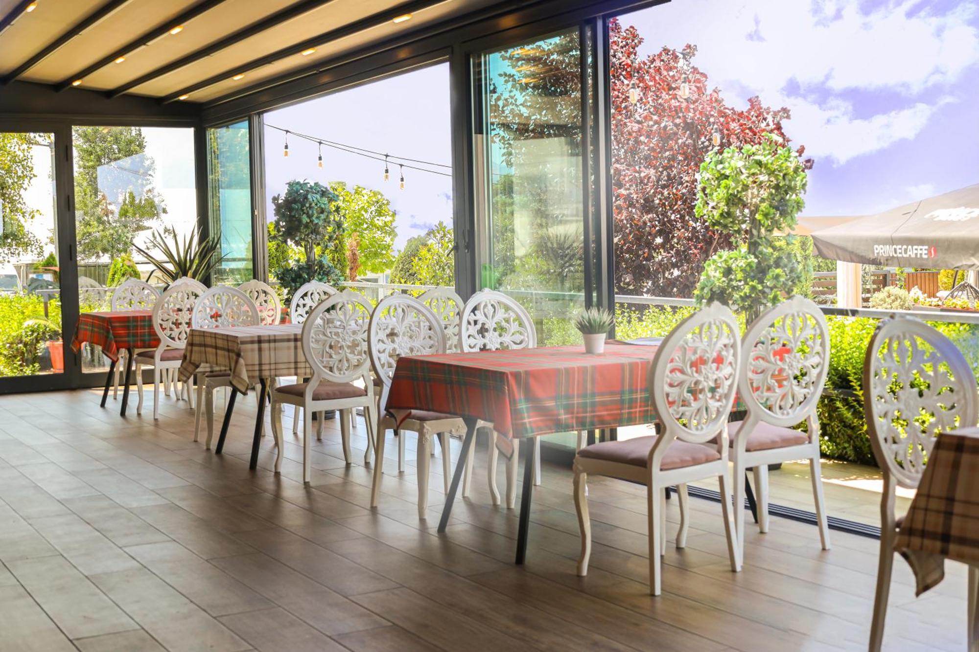 Nafron Hotel Prizren Exterior foto